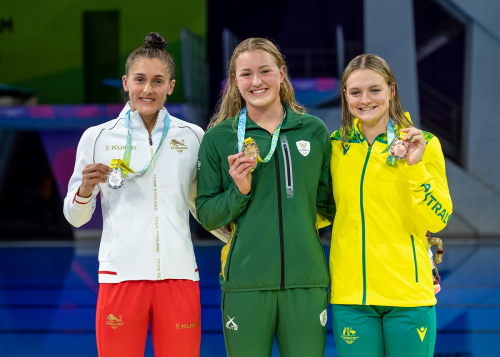 Lara van Niekerk 50m breaststroke gold