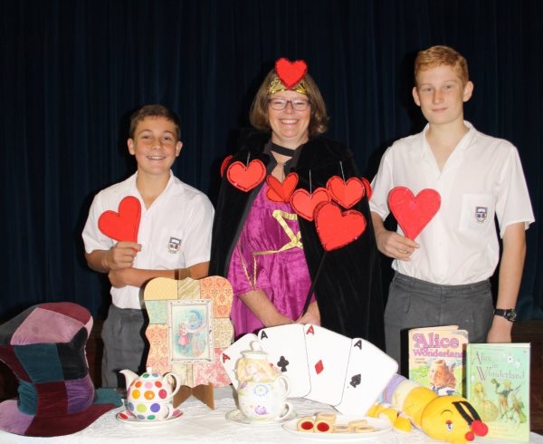 laddsworth alice in wonderland